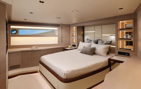 FD100 Tri-Deck Hull 13 VIP cabin