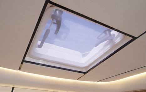 Marex-390-Review-skylight-escape-hatch