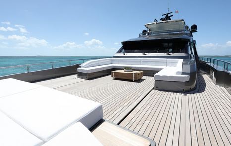 Ocean-Alexander-35-Puro-foredeck-seating