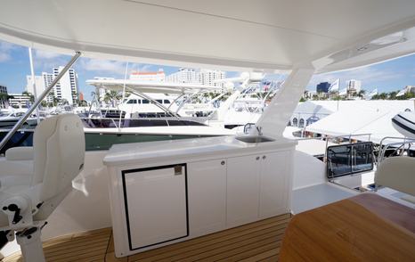Grand-Banks-GB62-Flybridge-Review-flybridge-bar