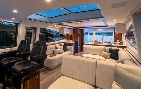 Riviera 6800 Sport Yacht Platinum Edition motor yacht saloon