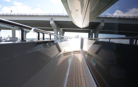 Ocean-Alexande-37L-Review-side-deck