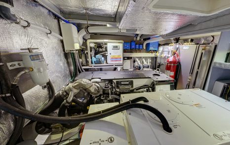 Absolute-Navetta-53-engine-room