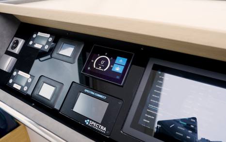 Delta-Powerboats-72-Review-navigator-screens