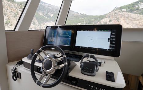 Pardo-E72-Review-lower-helm-dashboard