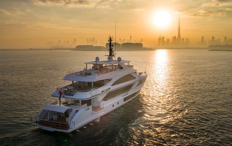 Gulf-Craft-Majesty-140-Review-sunset