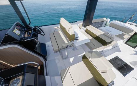 Rendering of Jeanneau EX 34 Hard Top boat helm station 