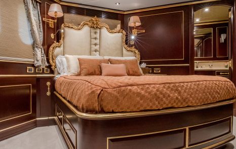 Superyacht Status Quo's guest cabin