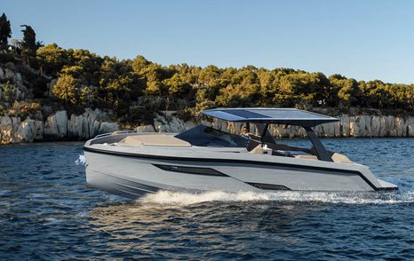 Rand Lagune 44 boat under way 