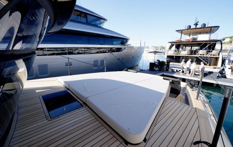Bluegame-BGF45-Review-foredeck-sunbathing