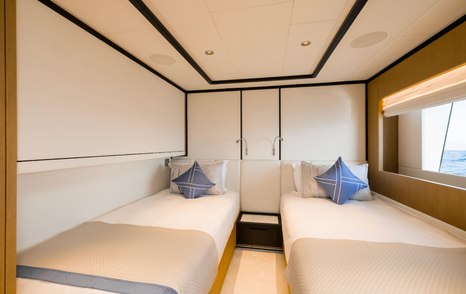 Superyacht Olivia guest cabin with twin beds 
