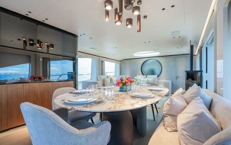 Motor Yacht Jacqpot main saloon dining table