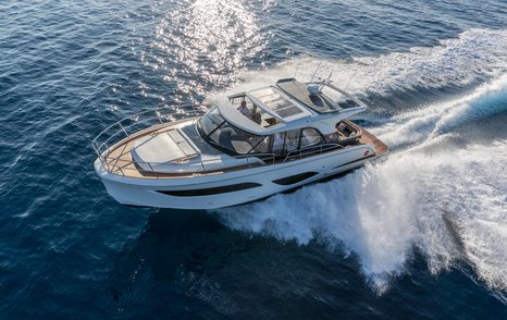 Marex-440-Scandinavia-Review-running-overhead