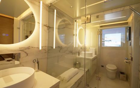 Westport-W117-Review-owner-cabin-ensuite