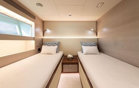 FD100 Tri-Deck Hull 13 convertible twin room 