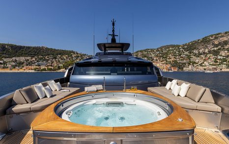 Pershing GTX116 motor yacht foredeck jacuzzi
