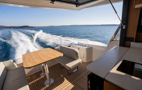 Greenline 42 motor yacht under way 
