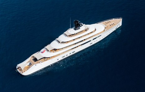 superyacht Pi at anchor stern view