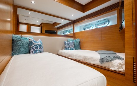 Motor Yacht Q twin cabin