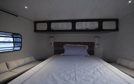 Nautor-Swan-Arrow-VIP-cabin