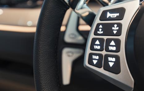 Saxdor-460-GTC-Review-steering-wheel-controls-with-trim-tab-buttons