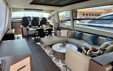 Pershing-8X-Review-saloon-seating