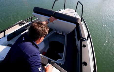 XO-Boats-DFNDR-8-foredeck-sunpad-storage