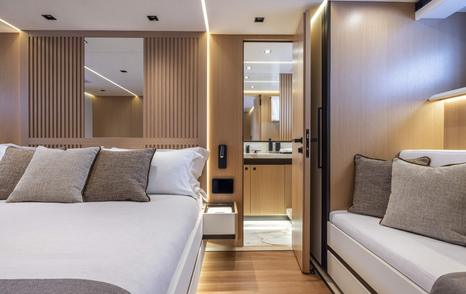 Open Yacht Sexy Me cabin ensuite 