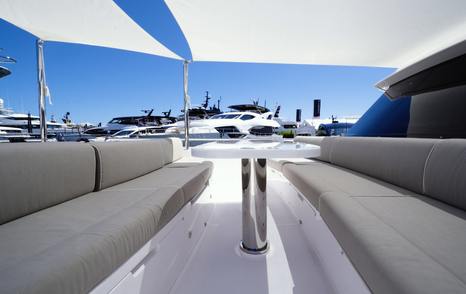 Horizon-V77S-Review-foredeck-seating