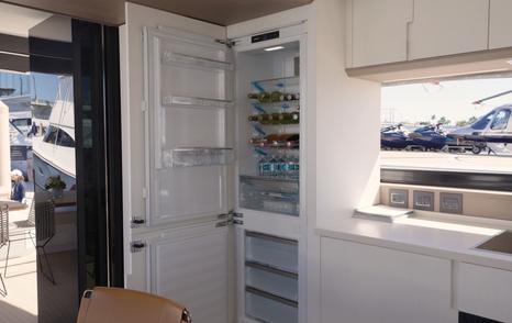 Pardo-E72-Review-galley-fridge