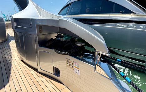 Pershing-8X-Review-cockpit-deck-gear