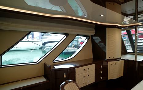 Lazzara-LSX67-Review-owner-cabin-side-windows