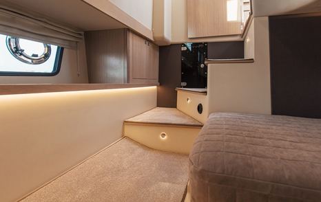 Nord-Star-42+-guest-cabin-stairs