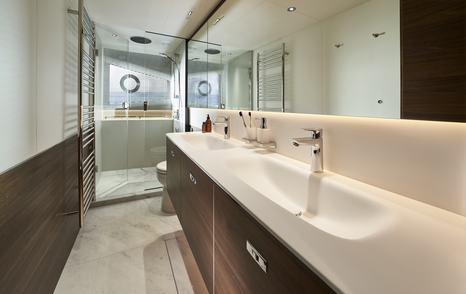 princess-s72-owner-ensuite 