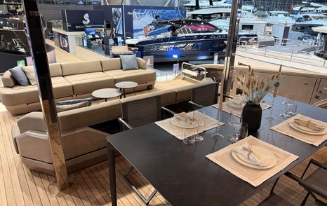 solaris-power-70-long-range-cockpit