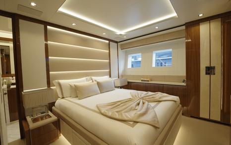 Mangusta-GranSport-54-Review-double-VIP-bed