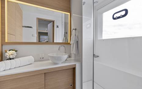 Aquila-50-VIP-cabin-ensuite