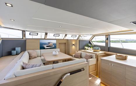 Aquila 50 Yacht salon