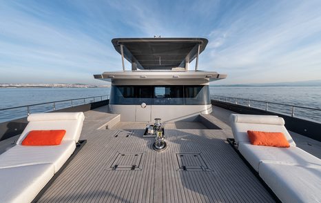 VisionF 82 sun deck