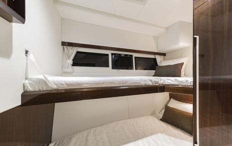 Galeon 500 Fly bunks, Galeon 500 Fly guest cabin 