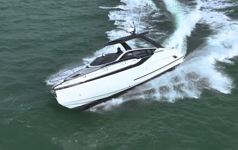 Fairline-F33-running-turn