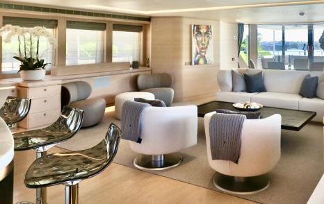Motor yacht G3 main saloon lounge area