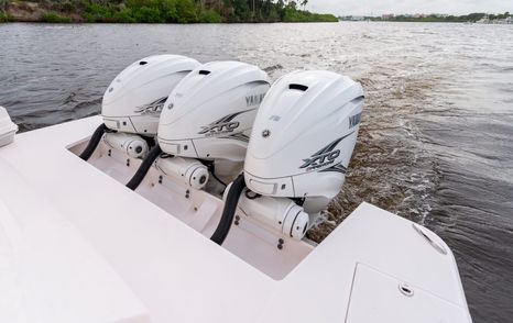 Regal-42-FXO-triple-outboards