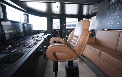 Columbus-Atlantique-43MT-Frette-Review-helm-chair-and-seating