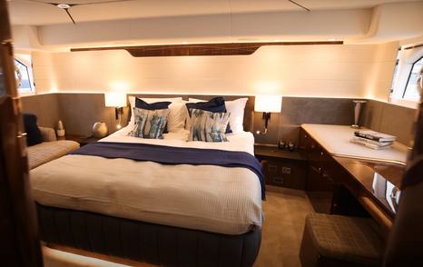 fairline-squadron-58-owner-cabin 