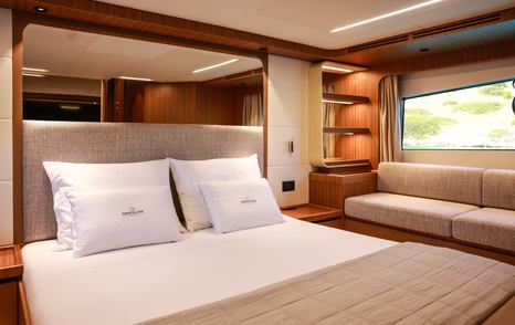 Master cabin on motor yacht Greenline 58 Fly