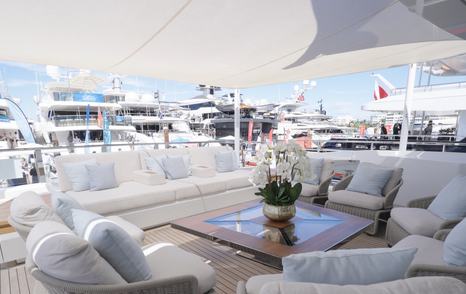 Mangusta-GranSport-54-Review-cockpit-lounge