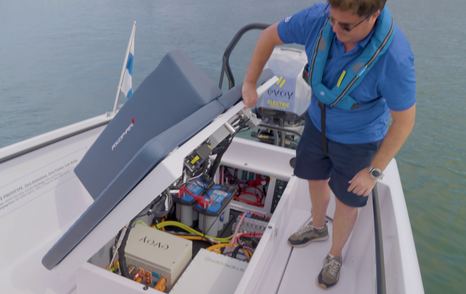 Axopar-AX/E-25-Cross-Bow-Review-jack-haines-engine-space