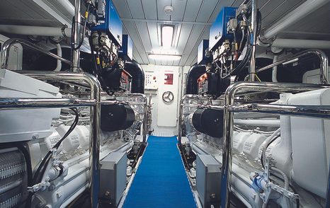 Azimut 98 Leonardo Mark II engine room