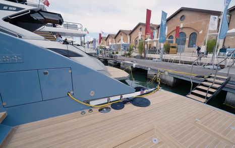 Stern area of the Manda S07 Berlinetta with wide beach area and passerelle